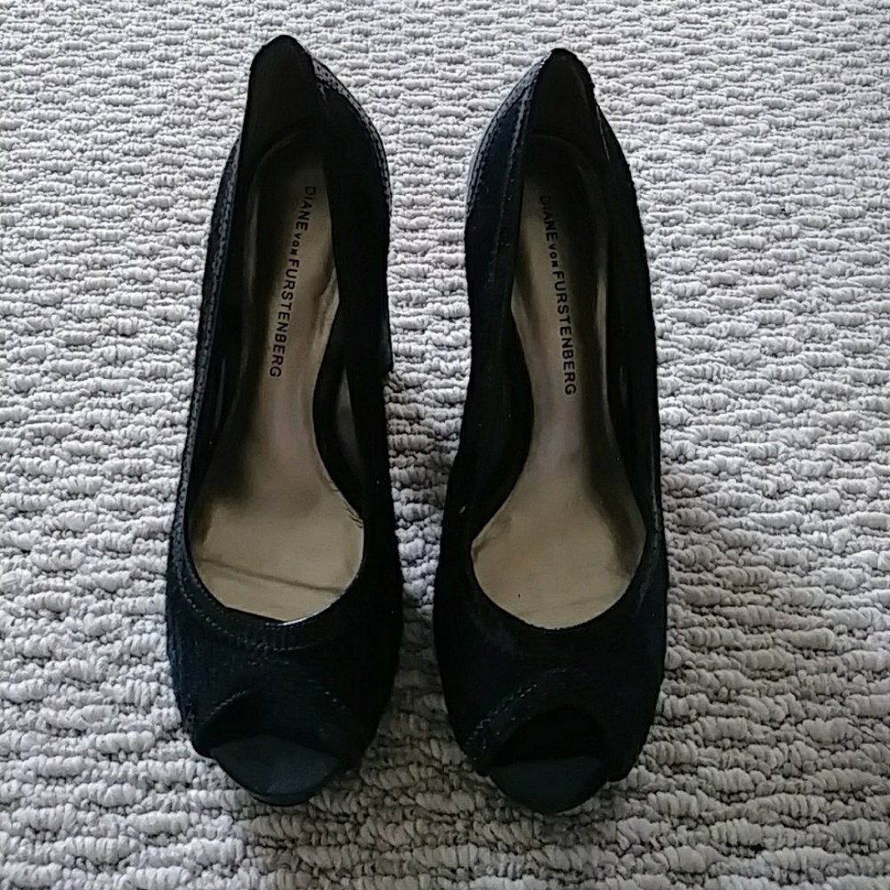 Diane Von Furstenberg black cow hair heels sz 7